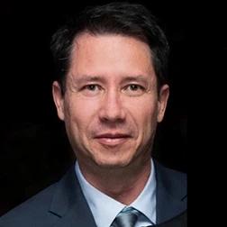 Headshot for Armando Varela at La Opinión